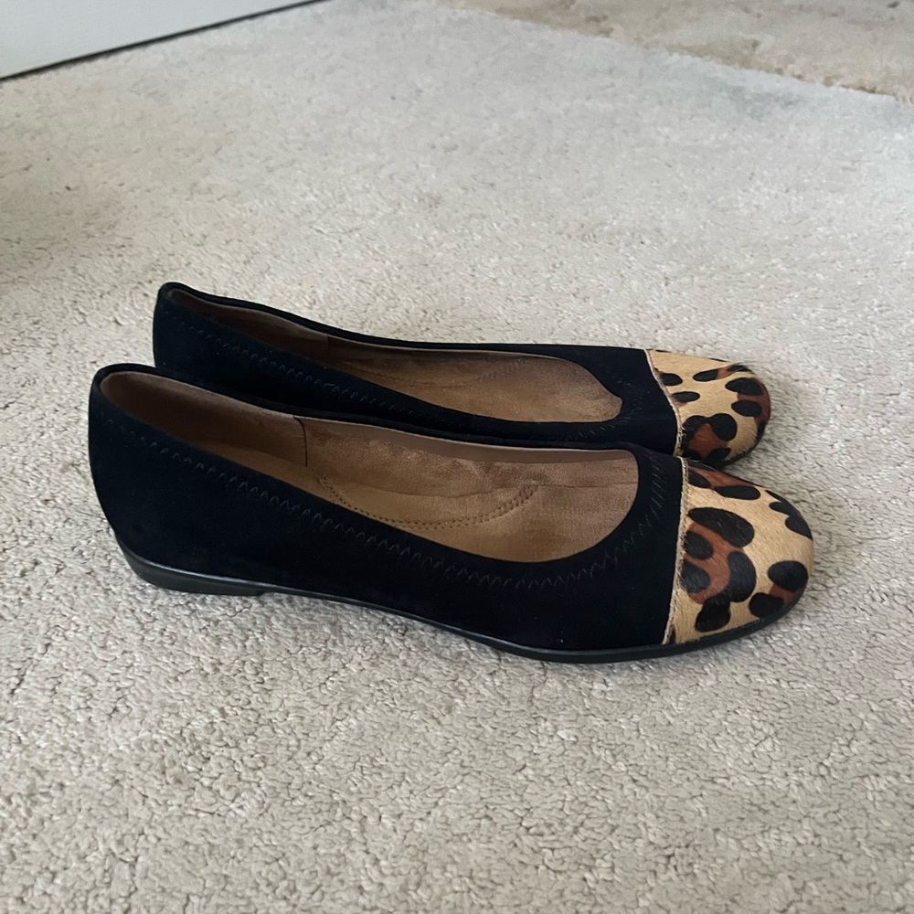 AEROSOLES Black and Brown Flats with Leopard Print